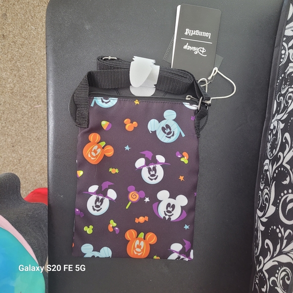 Disney Loungefly Mickey Mouse Crossbody Bag - Picture 2 of 2